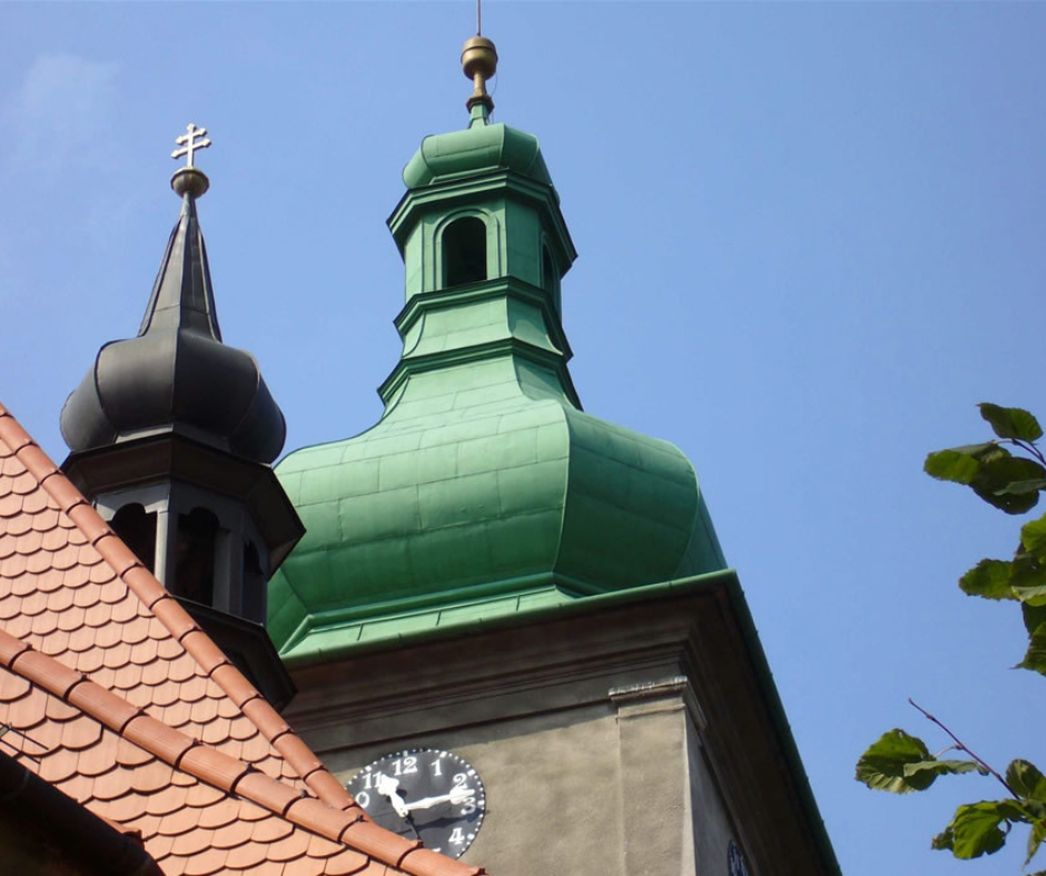 Zelená strecha kostola natretá farbou Superkov
