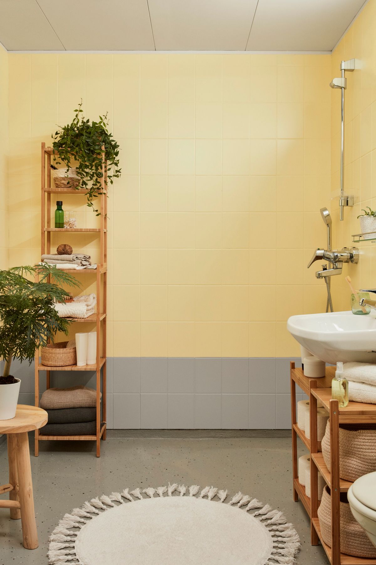 Kúpeľna s obkladačkami natretými s farbou Luja ceramic tiles