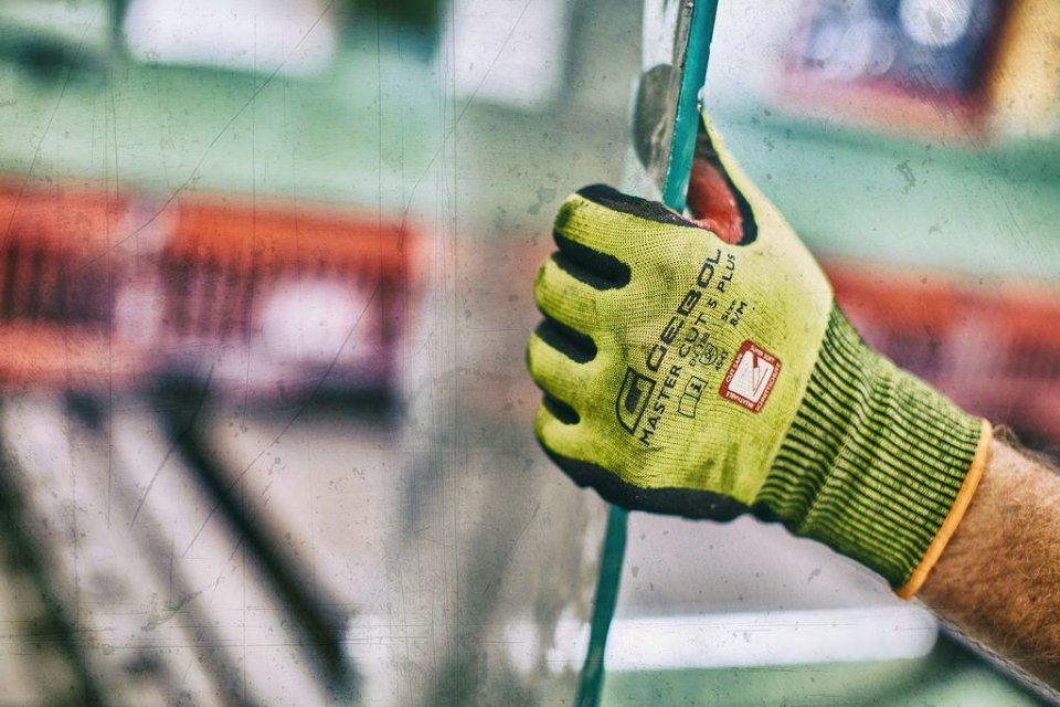 GEBOL - Pracovné rukavice s ochranou proti rezu MASTER CUT 5 PLUS
