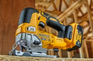 DeWALT DCS334P2 - Bezuhlíková priamočiara píla 18 V