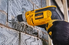 DeWALT DWD024 - Príklepová vŕtačka 650 W